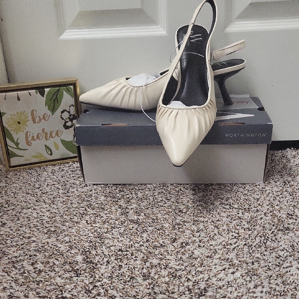 Worthington- Valchar, Ivory Slingback Heels